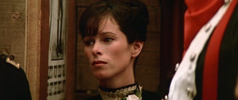Annie Oakley (Geraldine Chaplin) 